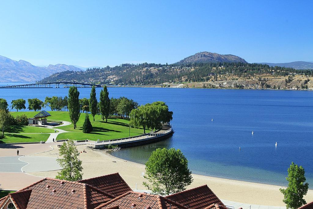 Sunset Waterfront Resort By Kelownacondorentals المظهر الخارجي الصورة