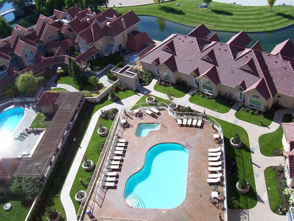 Sunset Waterfront Resort By Kelownacondorentals المظهر الخارجي الصورة