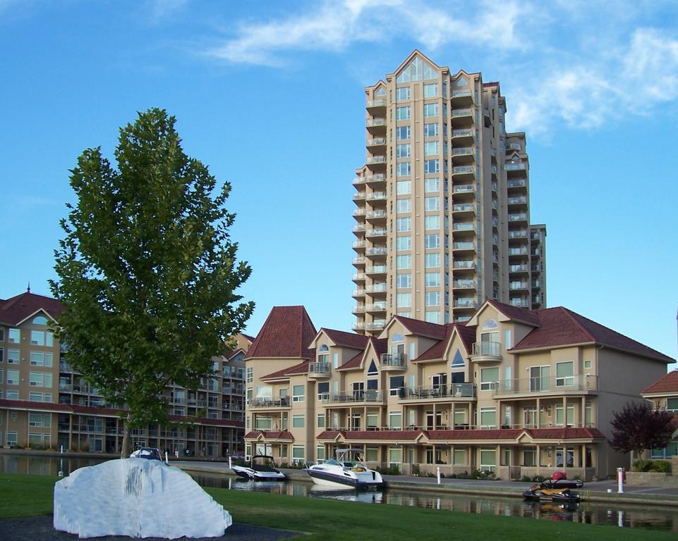 Sunset Waterfront Resort By Kelownacondorentals المظهر الخارجي الصورة
