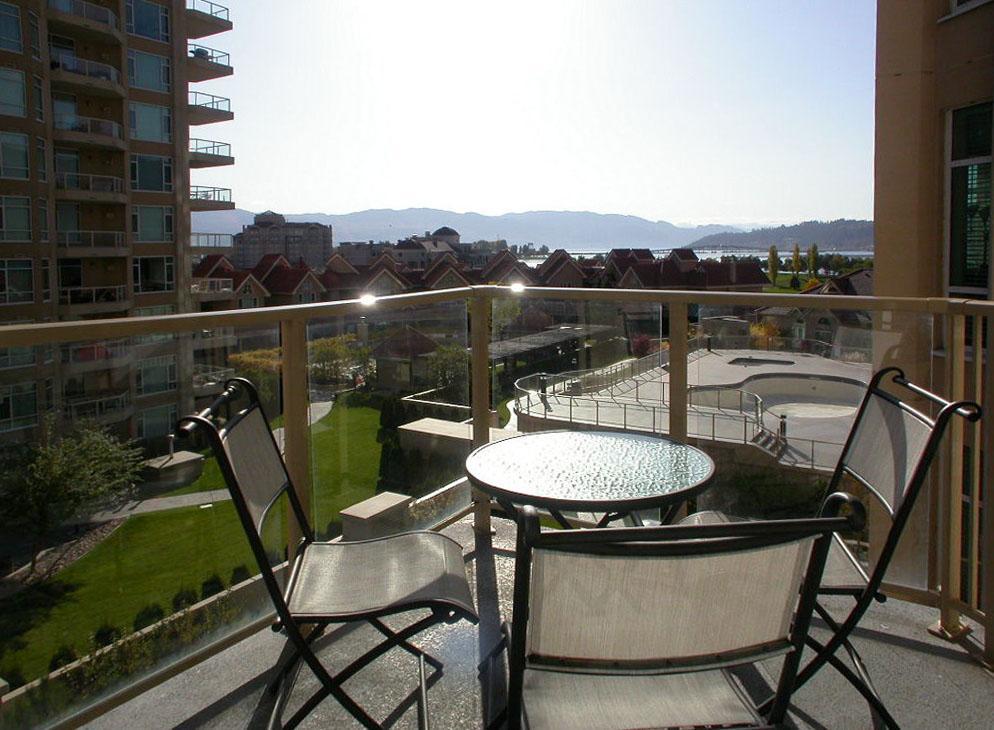 Sunset Waterfront Resort By Kelownacondorentals المظهر الخارجي الصورة