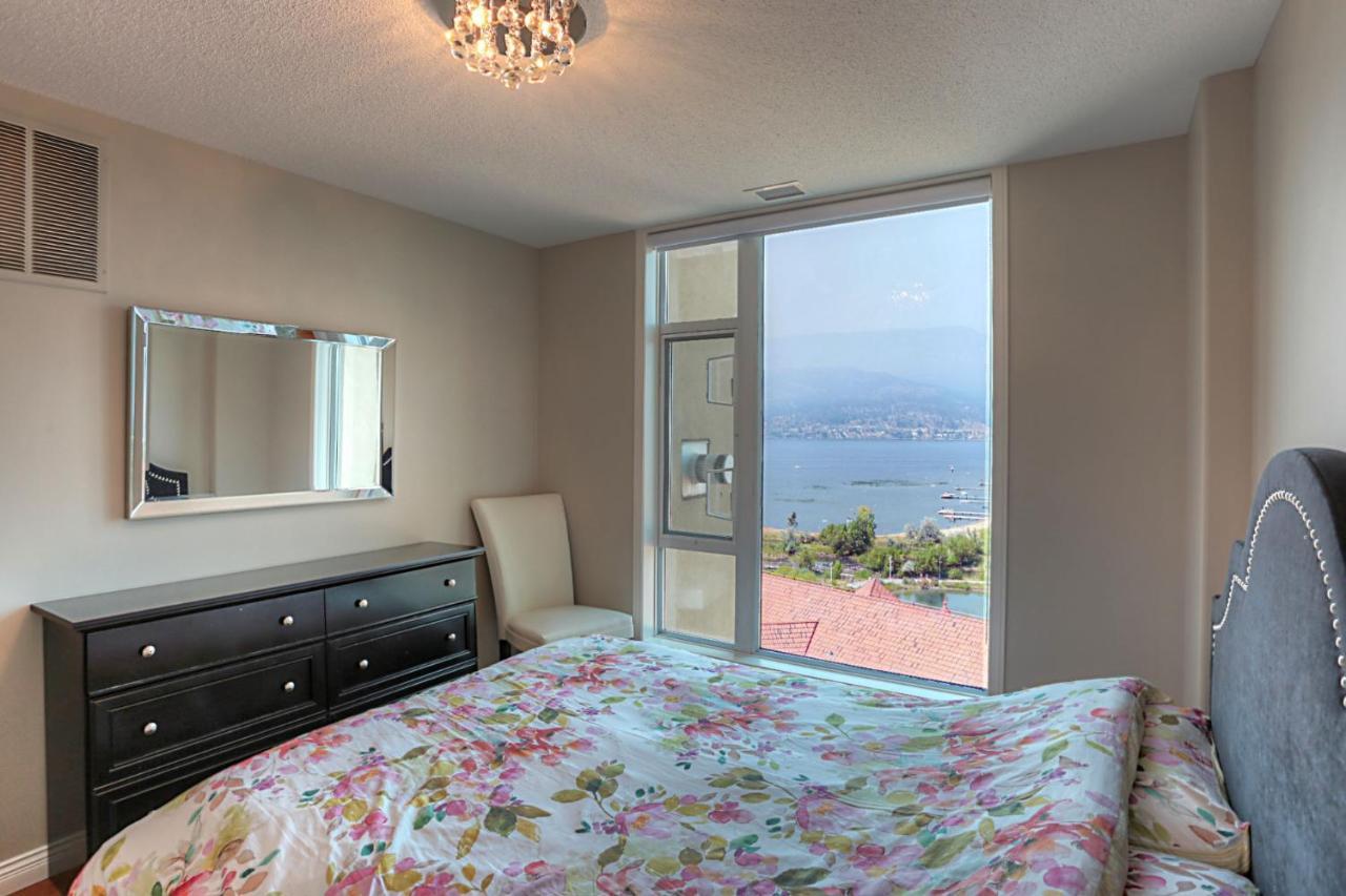 Sunset Waterfront Resort By Kelownacondorentals المظهر الخارجي الصورة