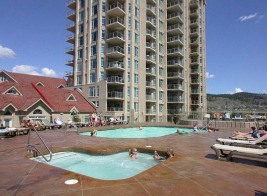 Sunset Waterfront Resort By Kelownacondorentals المظهر الخارجي الصورة